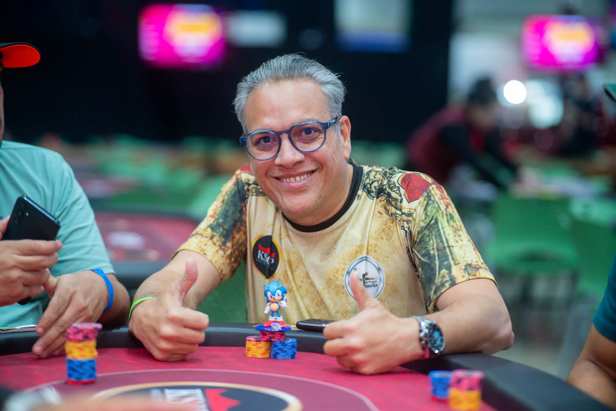 Oscar Badell at the KSOP Circuit Amazônia poker tournament with poker chips and cards