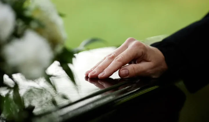 Dear Abby Column Addresses Funeral Etiquette and Complicated Relationships