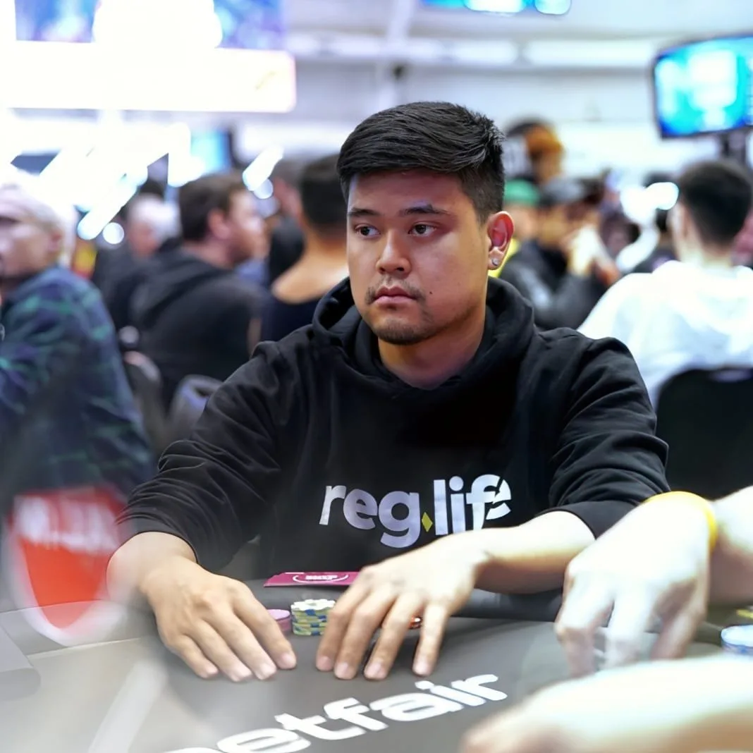 A graphic representing an online poker tournament final table with Brazilian flags.
