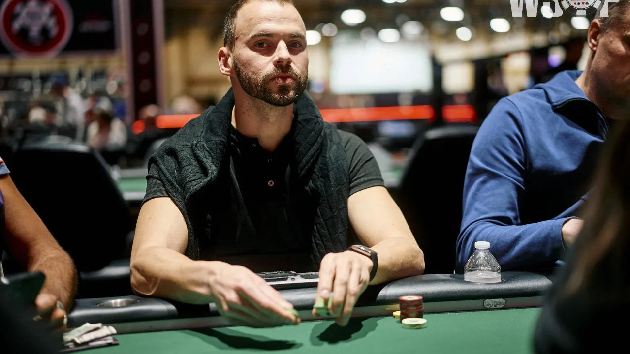 Renan Bruschi Avança para o Dia 2 do WSOP Dealers Choice Championship