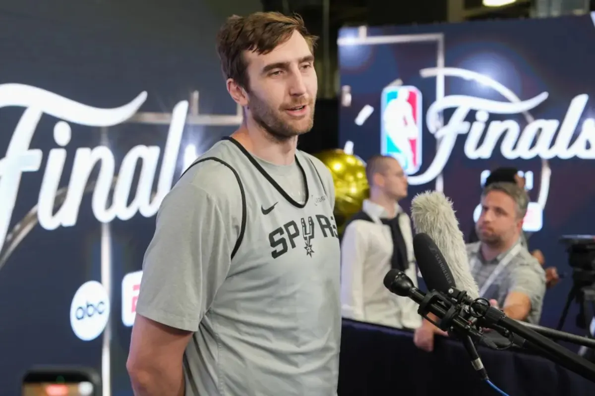 NBA player Luke Kornet of the San Antonio Spurs in uniform on the court.