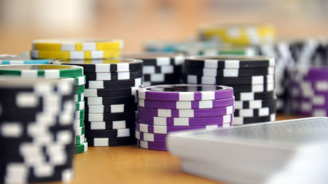 Bankroll lessons from WSOP summer swings: a responsible-play guide for video poker readers