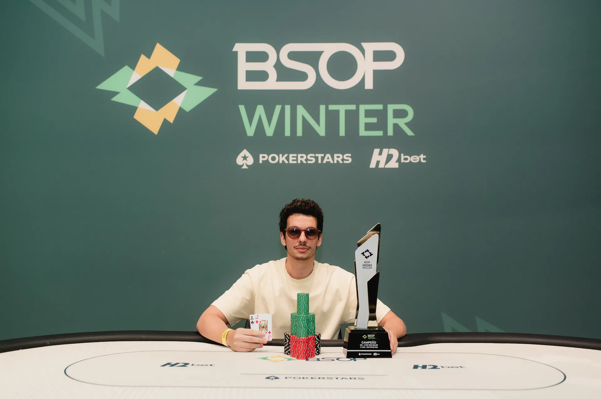 Poker player Murilo Fidélis at the BSOP Winter final table after winning the 2-Day High Roller