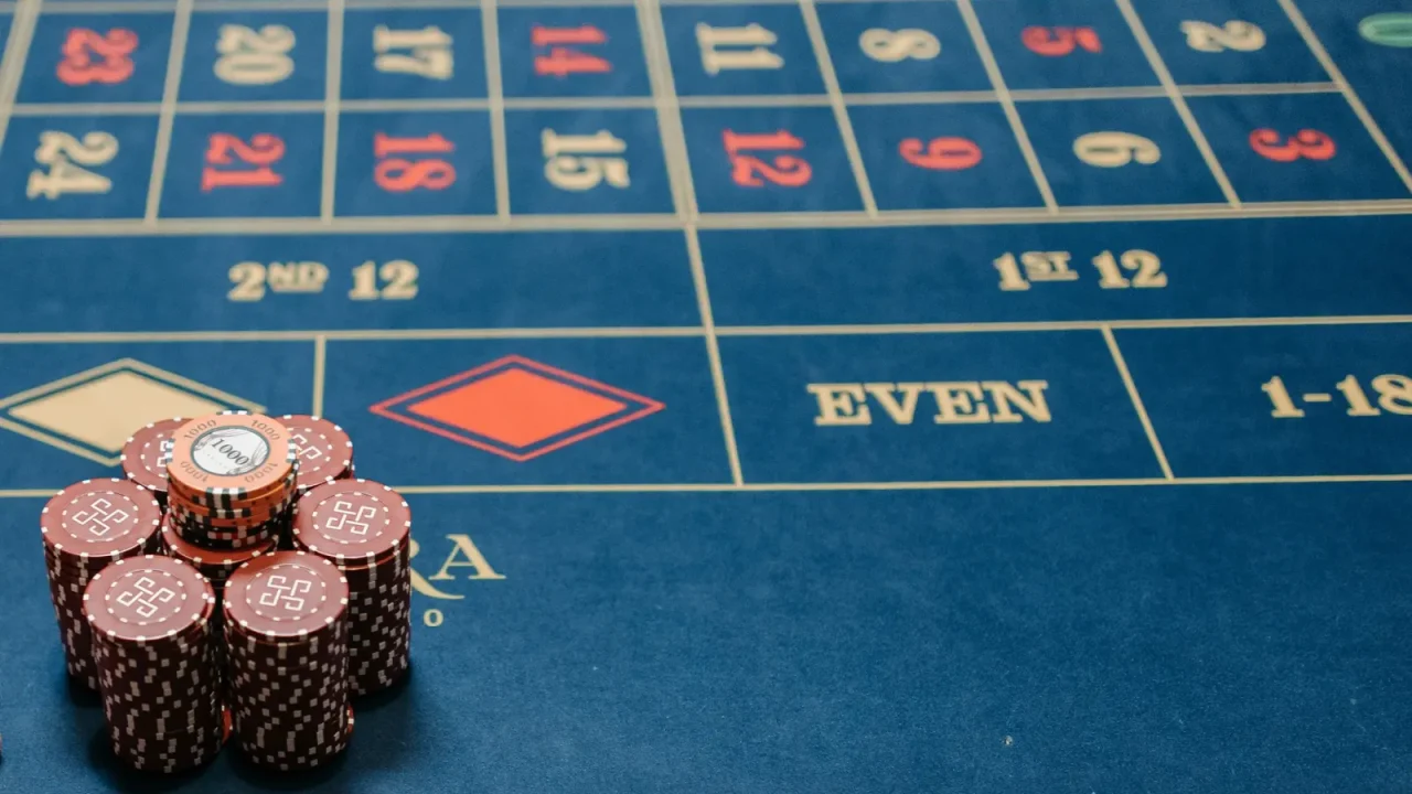 WSOP 2026 and the casino-floor ripple effect: how major series can change side-game visibility