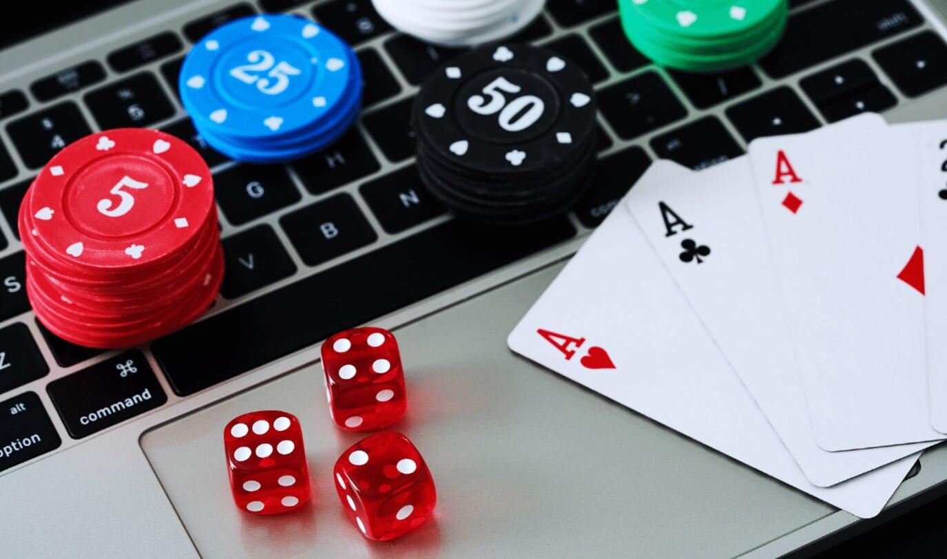 Video poker player checking an online casino license before making a deposit.