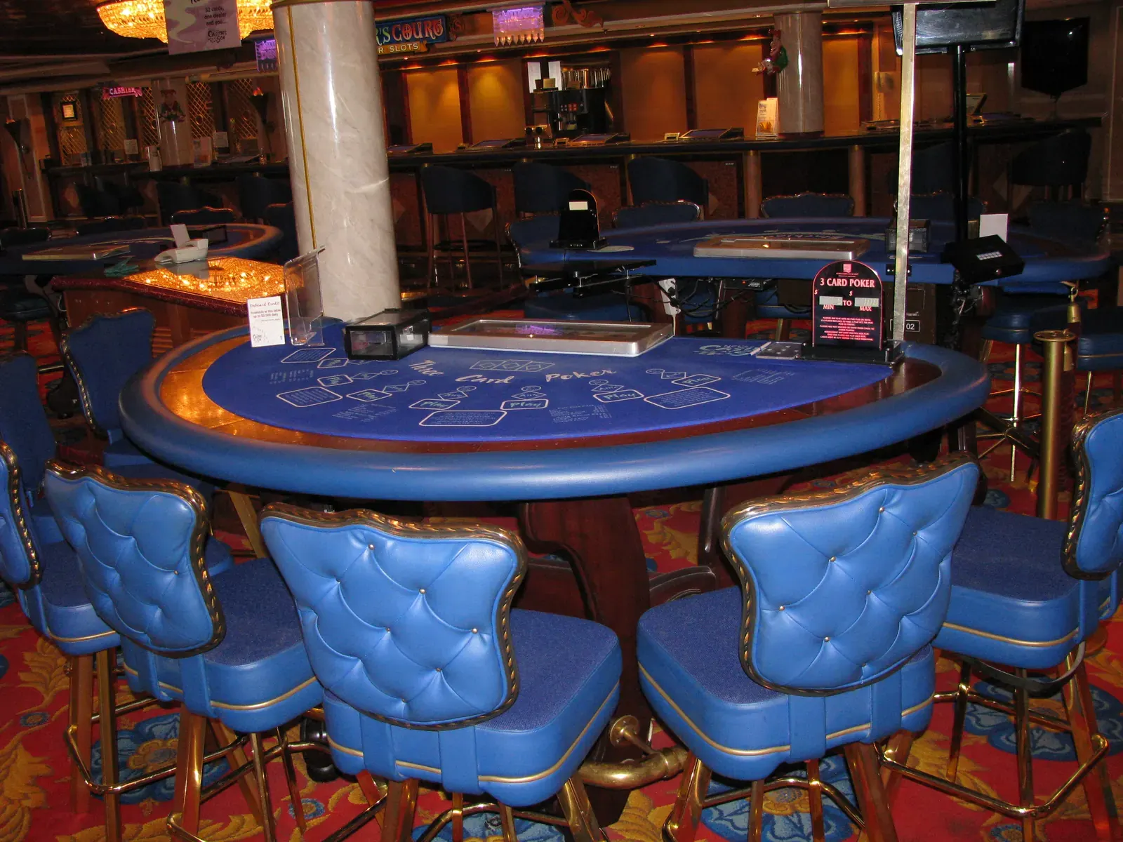 Deuces Wild video poker trainer interface with a sample hand dealt and player options