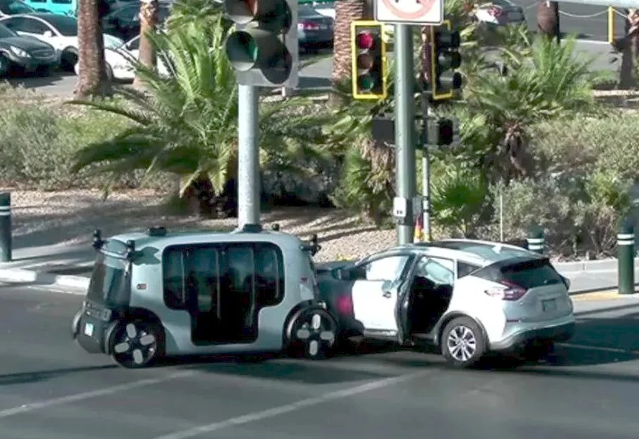 Zoox Robotaxi Crash on Las Vegas Strip Raises Safety Questions for Casino Visitors